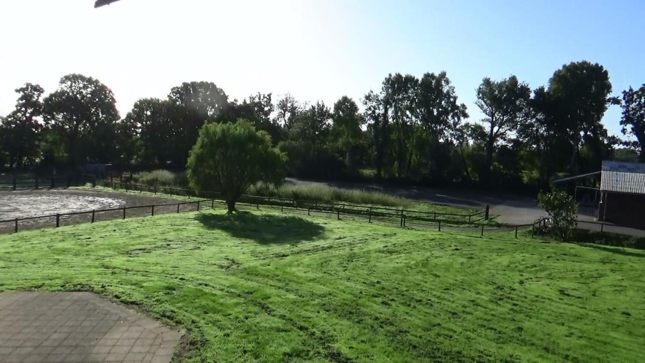 Les Grands Chenes Hotel Remilly-les-Marais Екстериор снимка